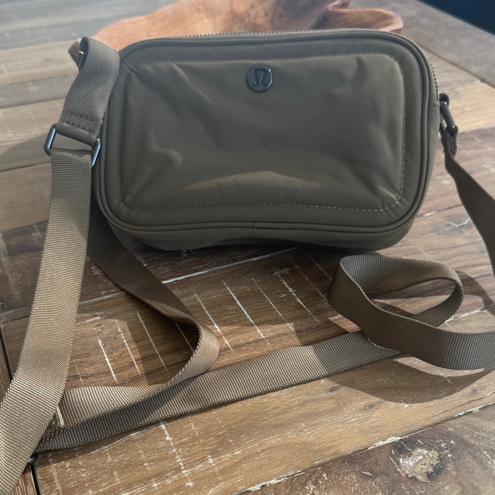 lululemon athletica Olive Belt Bag